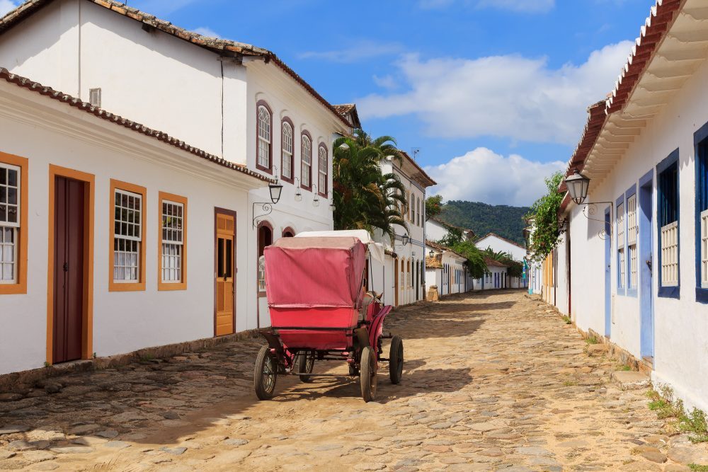 A cart travelling on the streets in Paraty. 